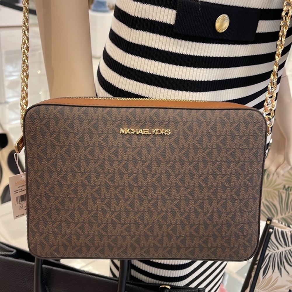 MICHAEL KORS
Jet Set Large East West Zip Printed Logo Crossbody Bag
Brown 
NWT